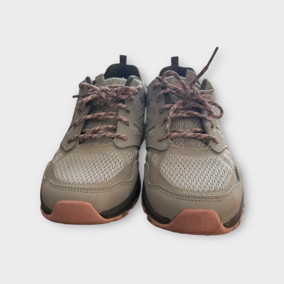 Skechers women’s size 9.5 light pink with light gray accents. - Picture 3 of 8